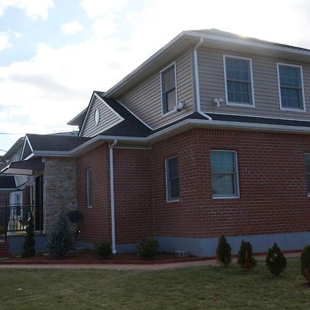 3 Bedroom Renovated Model House New York Bagian luar foto