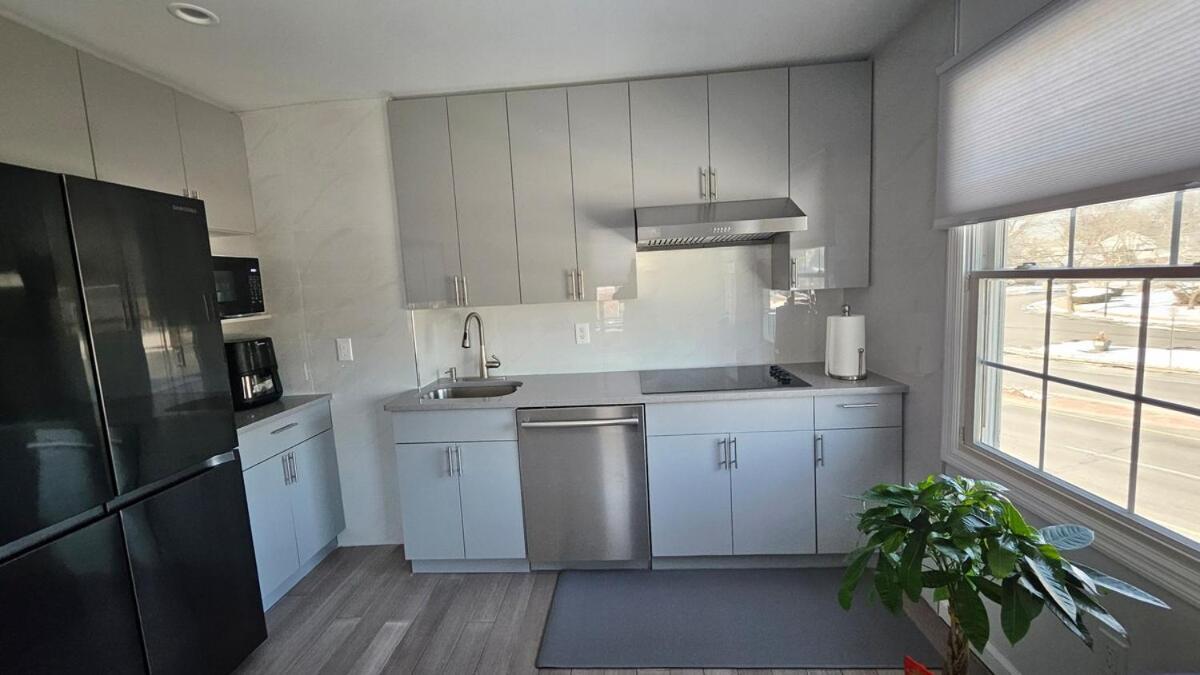 3 Bedroom Renovated Model House New York Bagian luar foto