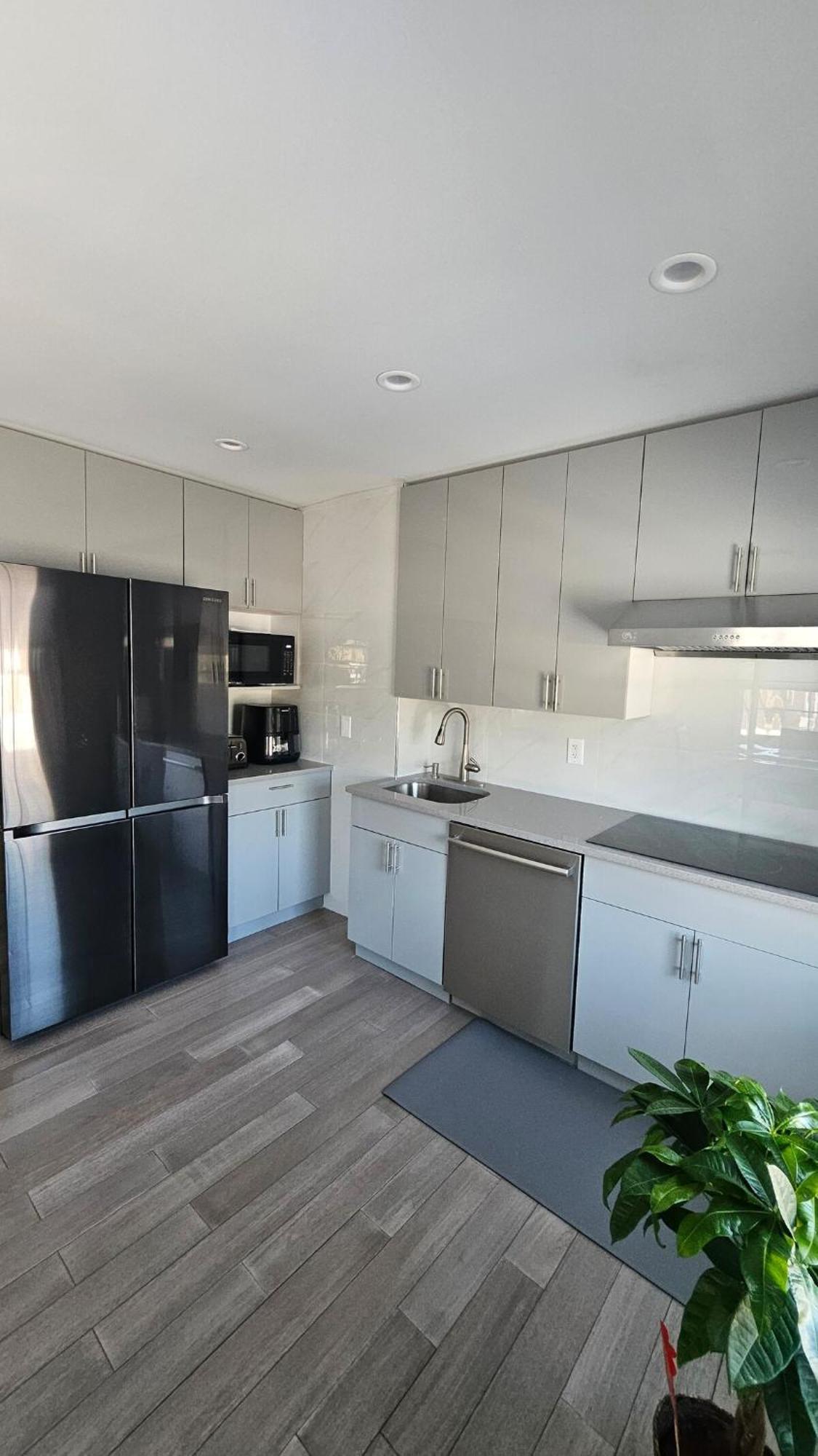 3 Bedroom Renovated Model House New York Bagian luar foto