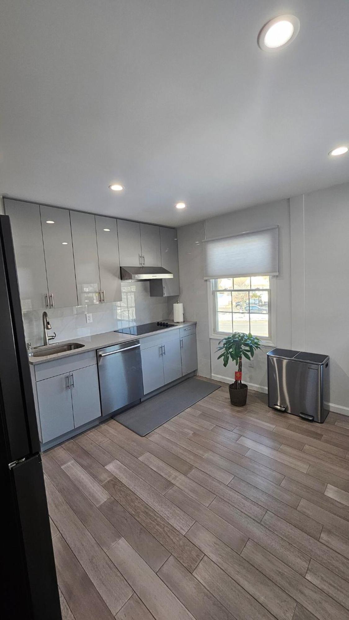 3 Bedroom Renovated Model House New York Bagian luar foto